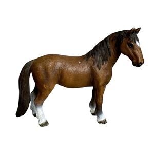 Schleich 2011 Brown Horse Figure Gray Mane White Socks Realistic Toy D-73527